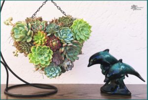 Read more about the article Simply Sensational DIY Succulent Topiary Heart