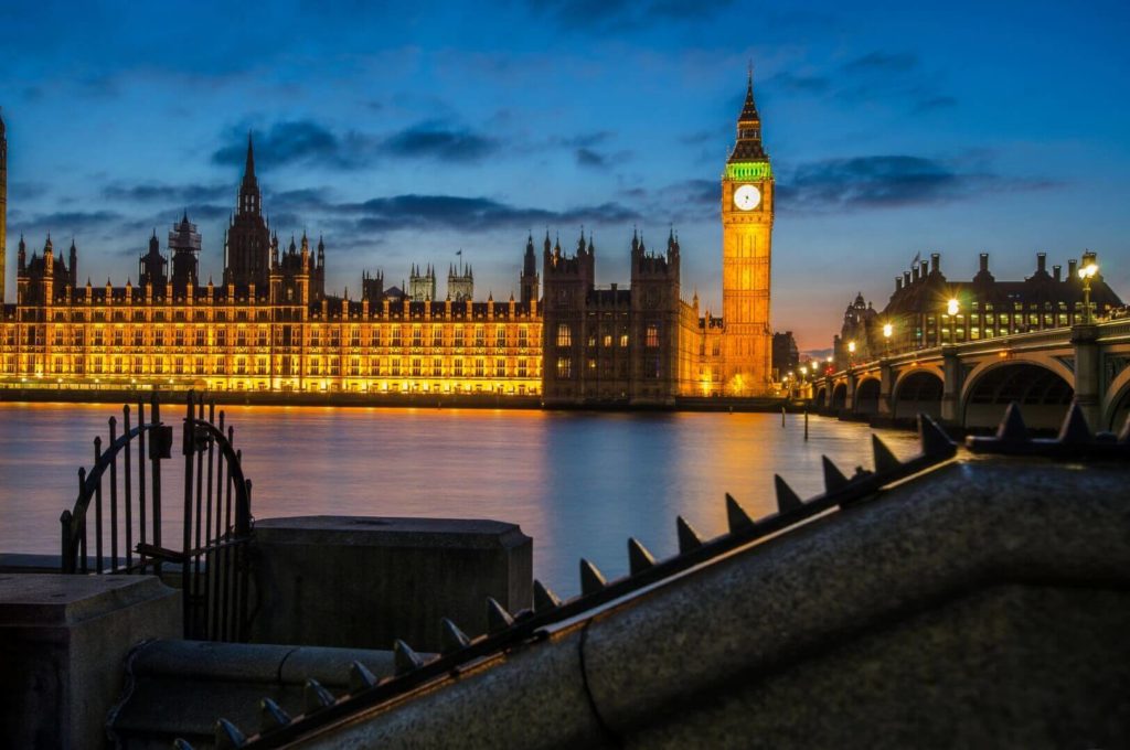 This gorgeous photo of Big Ben and the British House of Parliament, demonstrates the use of color theory in photography
